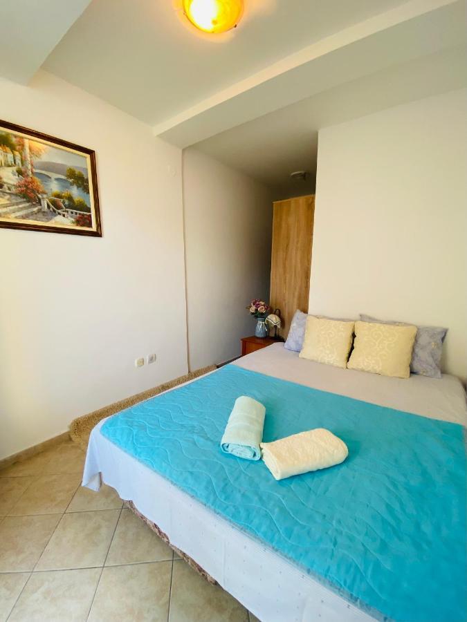 Miomir Perazic Apartments Petrovac na moru Exterior foto