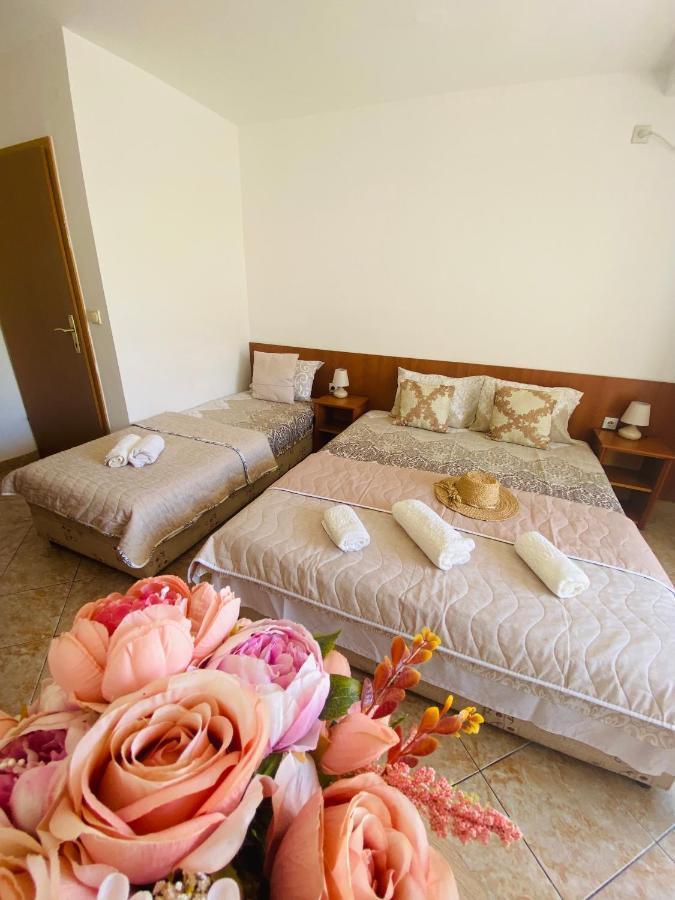 Miomir Perazic Apartments Petrovac na moru Exterior foto