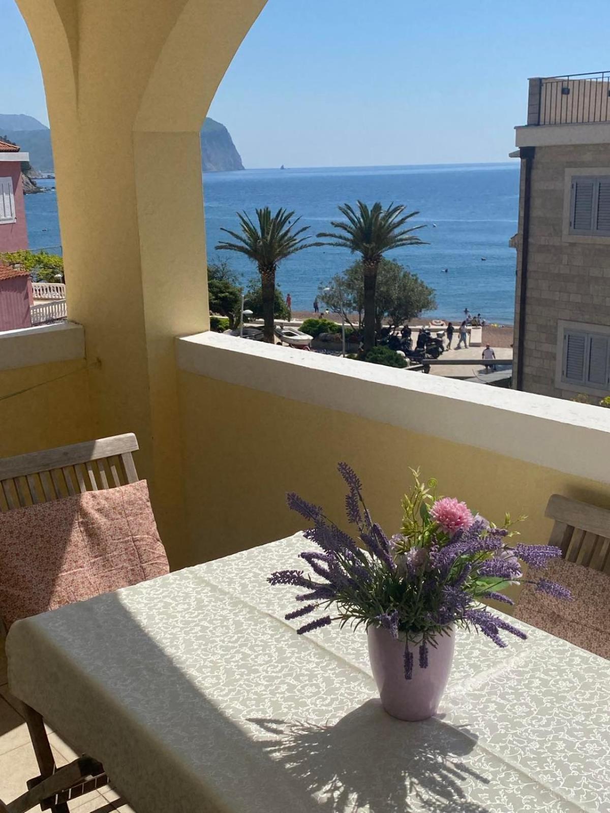 Miomir Perazic Apartments Petrovac na moru Exterior foto